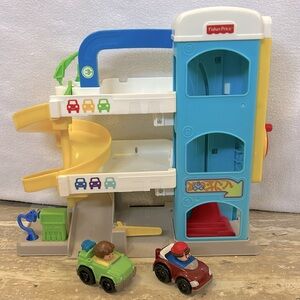 Fisher-Price Little People Helpful Neighbours Garage with Spiral Ramp & 2 Cars